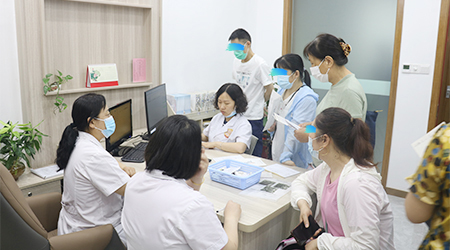 嘴唇上也有一点白是得了白癜风吗