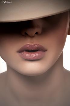 脸上患上了白癜风是什么原因引起的