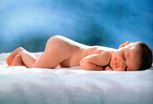 婴儿身上有块白斑是白癜风吗