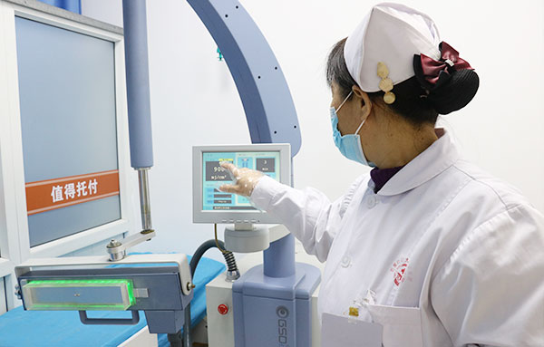 医院紫外线照射灯照射白斑