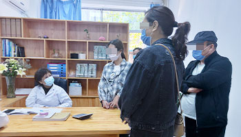 白癜风做光疗后皮肤变成粉红色