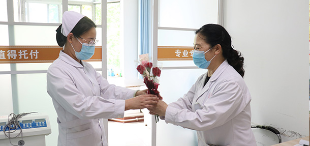 今天在忙,也不要忘记跟妈妈说声“我爱你”——温馨时刻,远大陪您度过