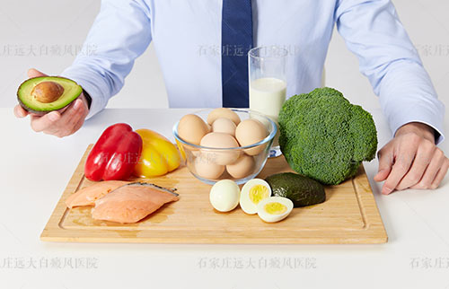 白癜风患者可以吃酸菜吗 应该多吃哪些食物