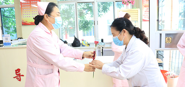 今天在忙,也不要忘记跟妈妈说声“我爱你”——温馨时刻,远大陪您度过