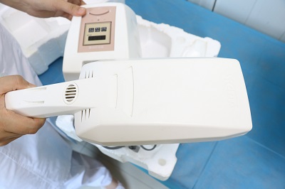 头部患有白癜风可以用手持311在家自己照射吗