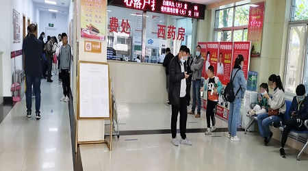 白癜风白斑拍打时有什么症状