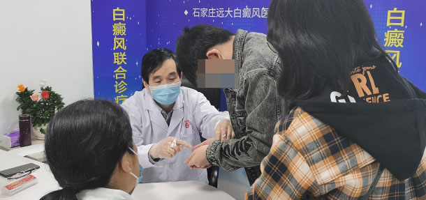 夏季紫外线强烈,白斑易扩散复发,苏有明教授表示:注意皮肤护理!