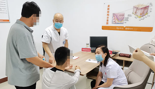 献礼“6.25世界白癜风日”暨京冀专家联合会诊活动首日,现场实时报道中!